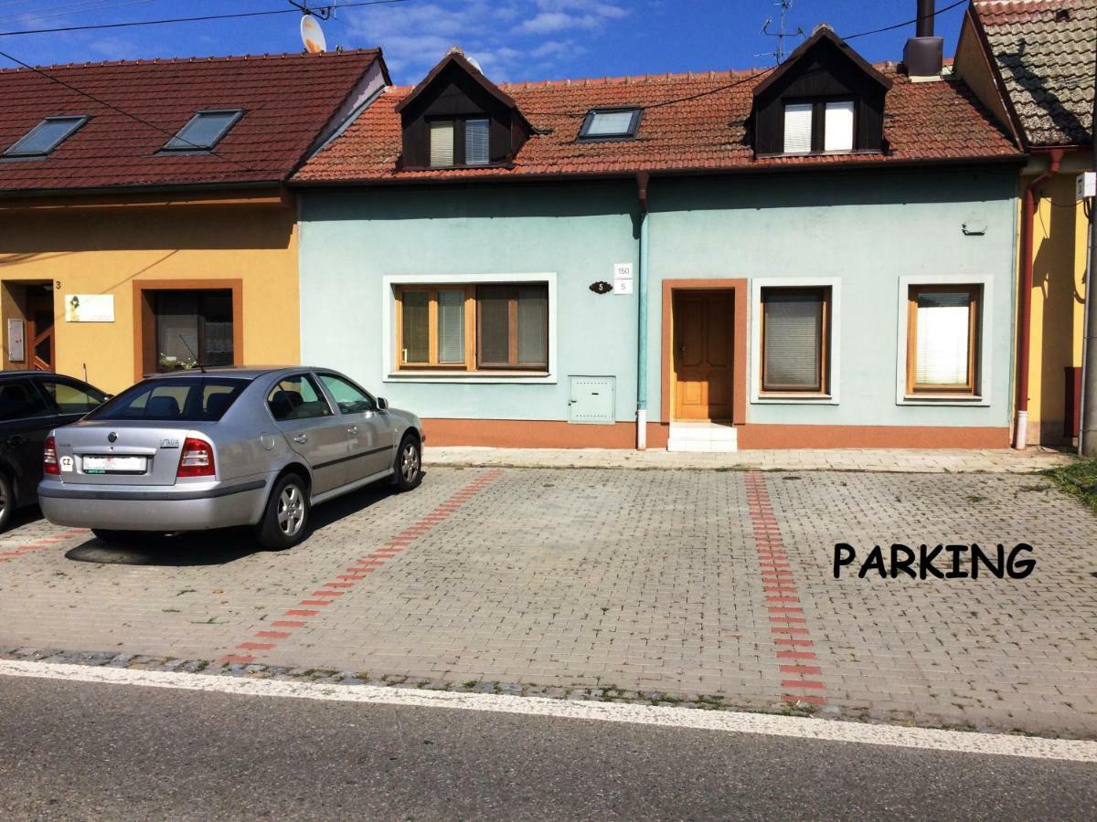 Apartman Mh Breclav Luaran gambar